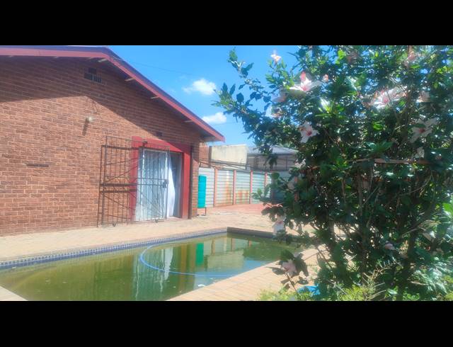 4 BEDROOM HOUSE FOR SALE IN WEST PARK
